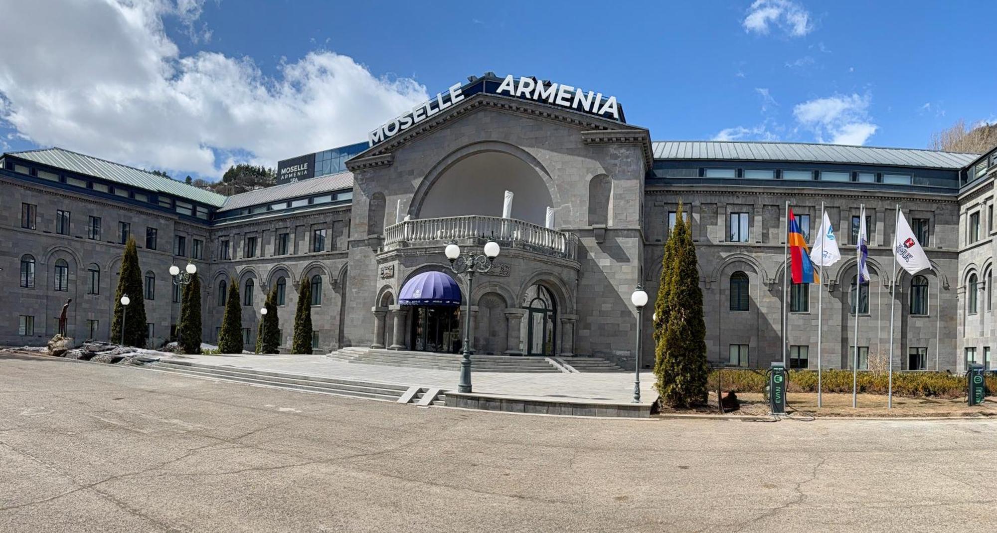 Armenia Hotel Джермук Екстериор снимка
